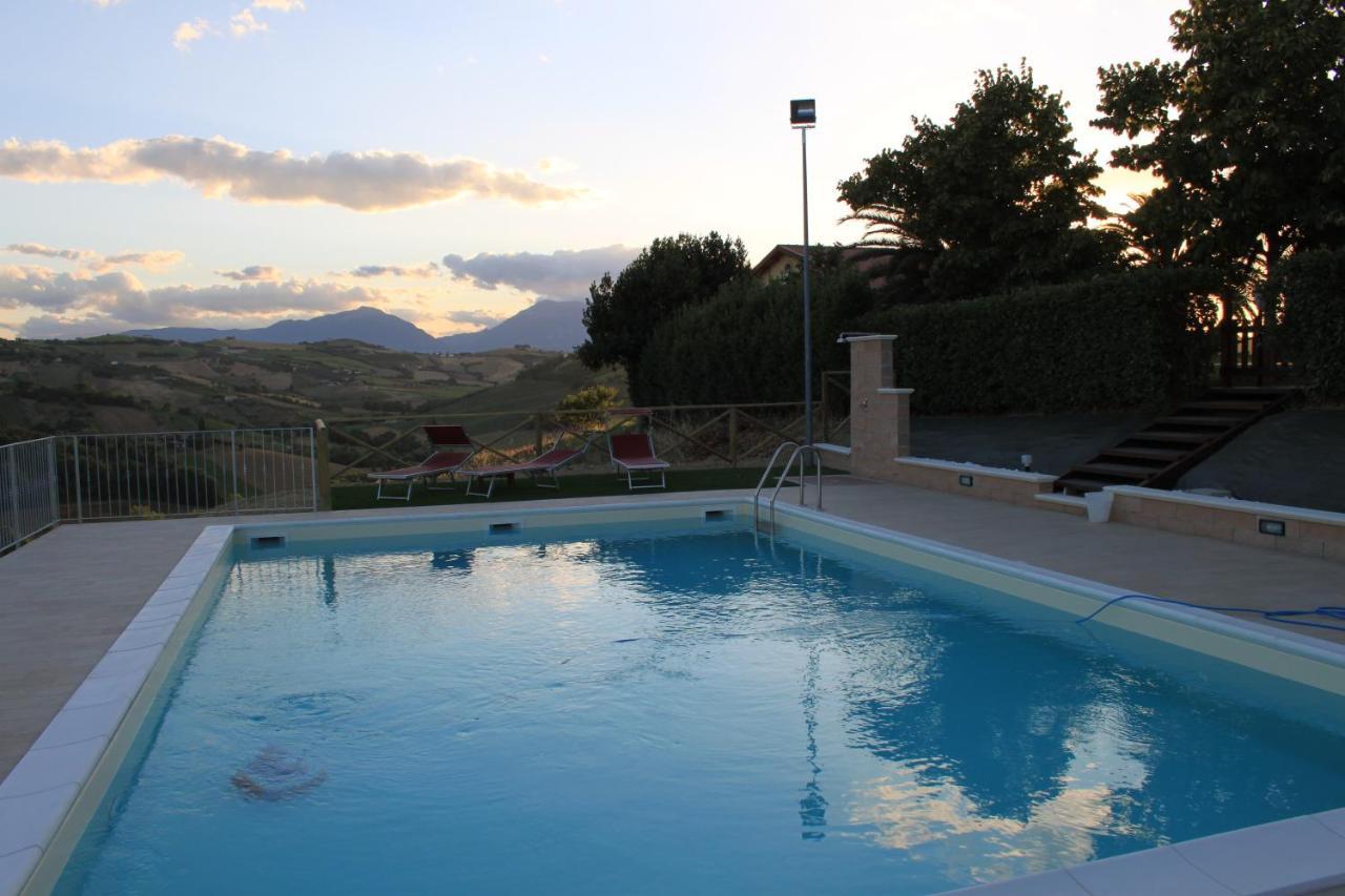 Country-House Pecora Nera Guest House Mosciano SantʼAngelo Екстериор снимка