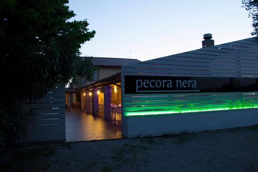 Country-House Pecora Nera Guest House Mosciano SantʼAngelo Екстериор снимка