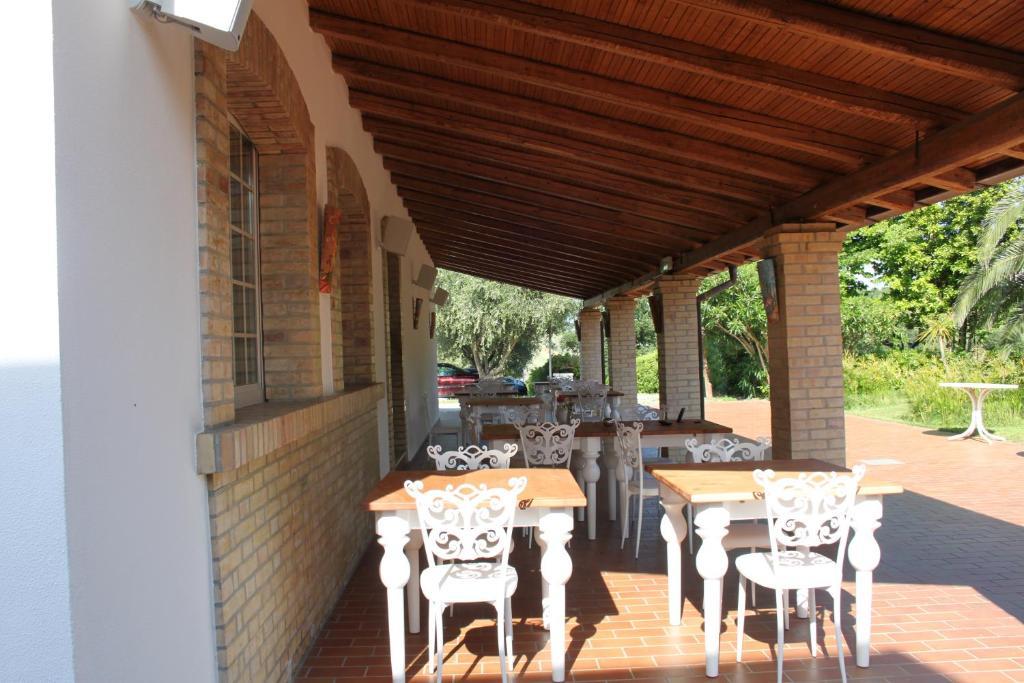 Country-House Pecora Nera Guest House Mosciano SantʼAngelo Екстериор снимка